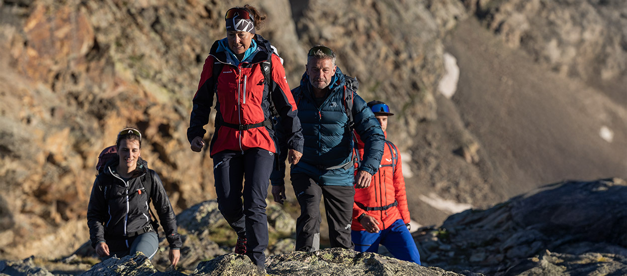 Globetrotter Verkäufe 2 Globetrotter Verkäufe -Globetrotter Verkäufe outdoorjacke beratung header c bergzeit 2025 bz so24 hochtour hansiheckmair095 1761835820